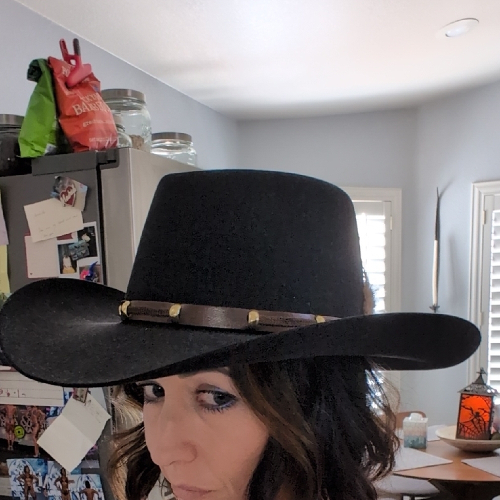 Akubra Black cowboy hat size 57